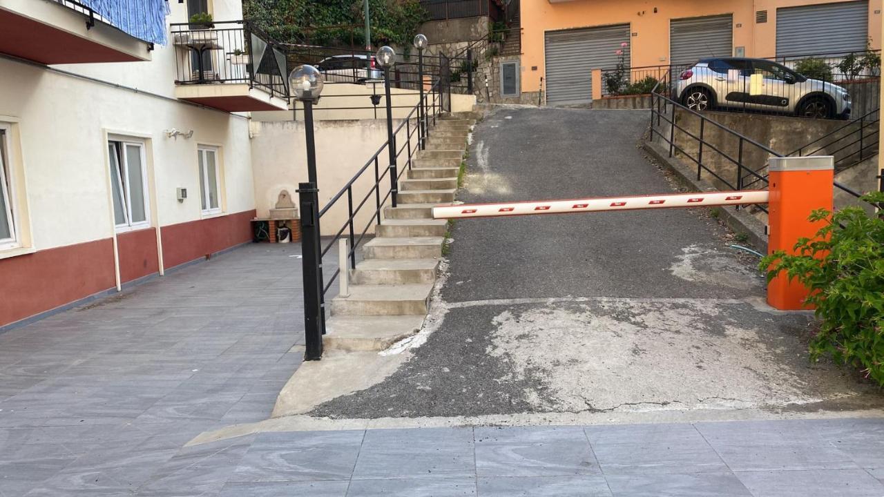 Grande Bilocale Con Giardino E Posto Auto Privato Comodo Al Mare 瓦拉泽 外观 照片